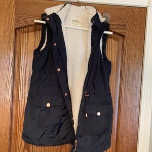 Fit lined hooded vest